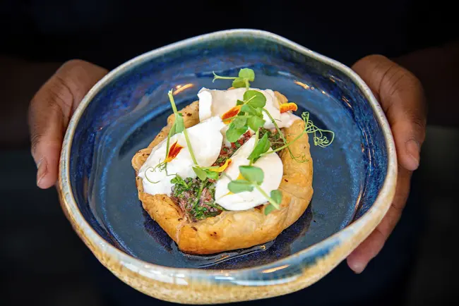 Tarte fine tomate, burrata et saka-saka