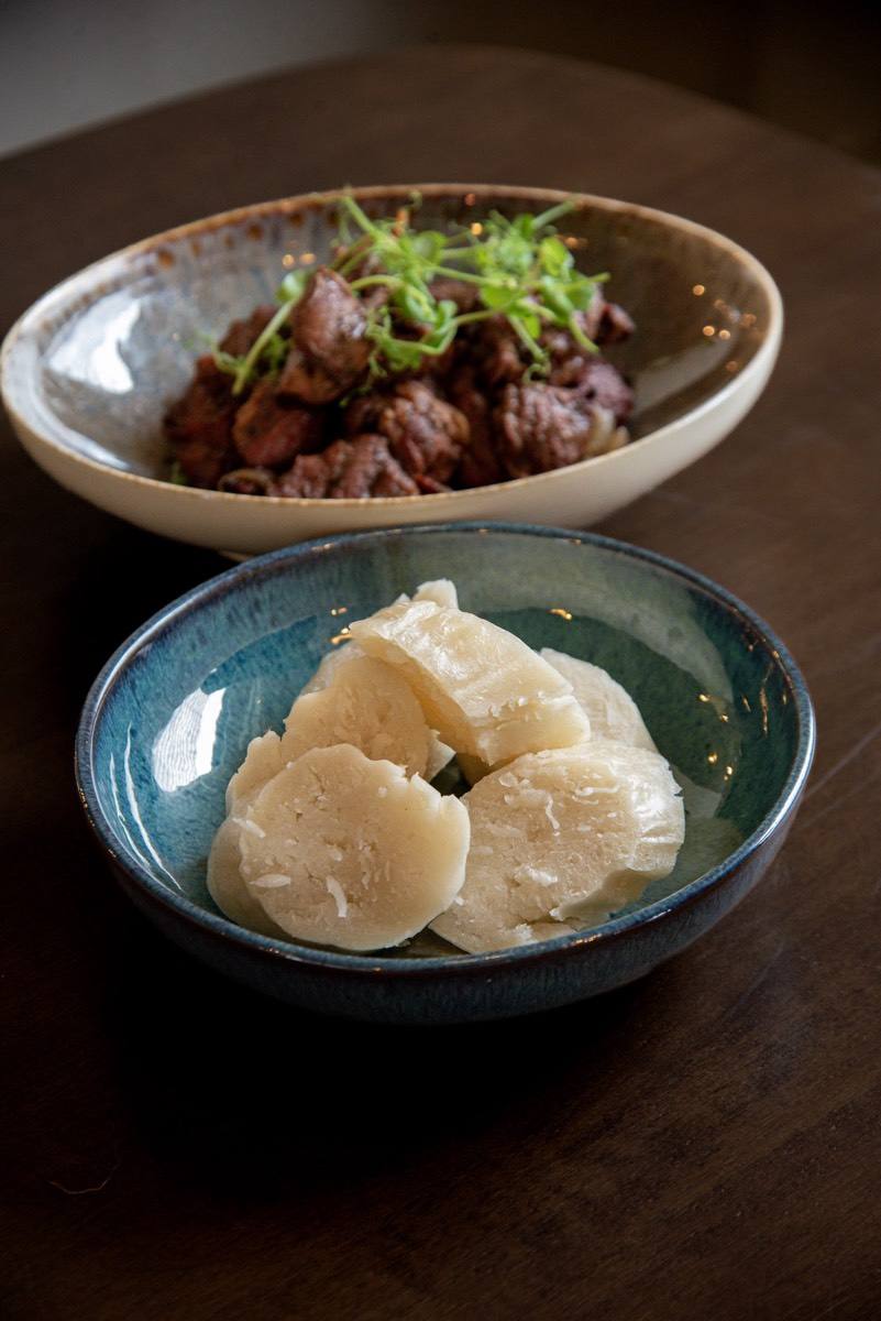 Mouton braisé et chikwangue